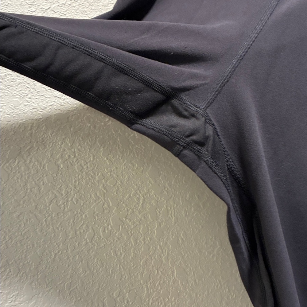 Lululemon Black Align 17” Crop Highrise Leggins - Picture 4 of 10